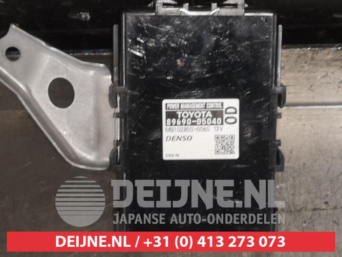 Computer Body Control van een Toyota Avensis (T27) 2.0 16V D-4D-F 2011