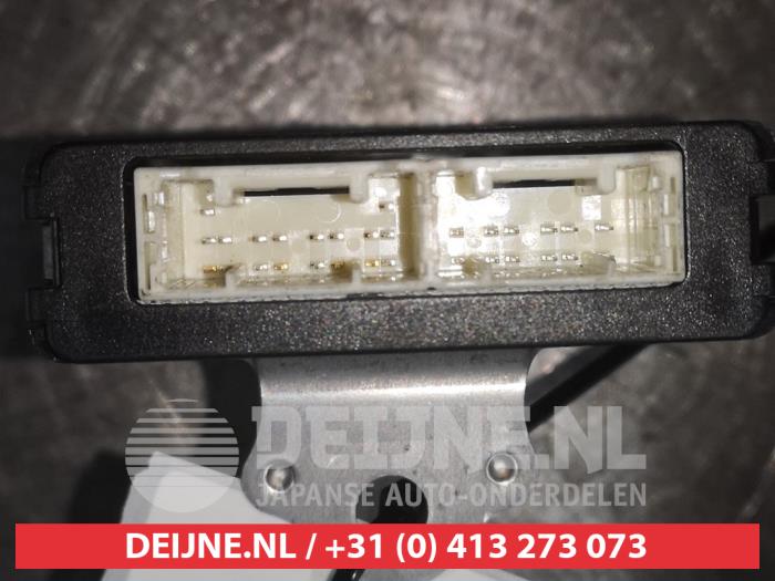 Computer Body Control van een Toyota Avensis Wagon (T27) 1.8 16V VVT-i 2012