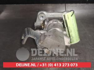 Suzuki Swift Remklauw (Tang) links-achter O525574 foto 2