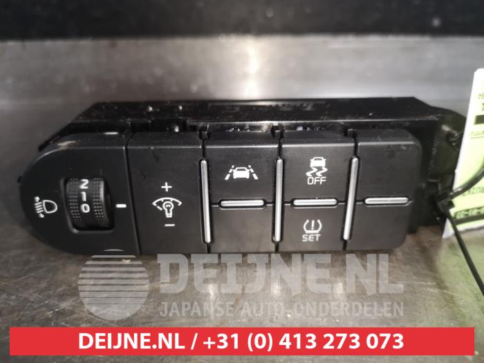 Kia Ceed Sportswagon ASR switch O526027