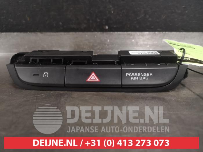 Kia Ceed Sportswagon Panikbeleuchtung Schalter O526029