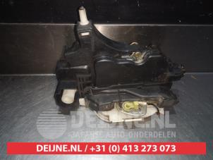 Mitsubishi Colt Door lock mechanism 2-door, right O279215 photo 2