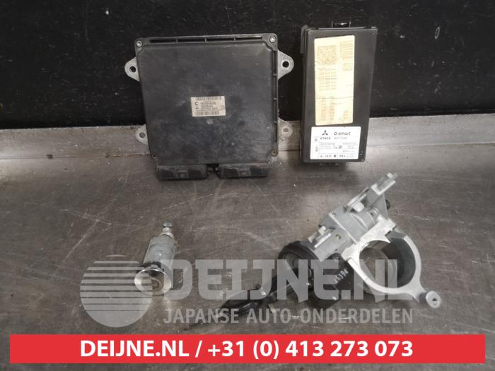Mitsubishi Colt Kontaktslot+Sleutel O527345