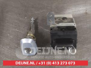 Toyota Corolla Verso Slotenset Cilinder (compleet) O527956 foto 2