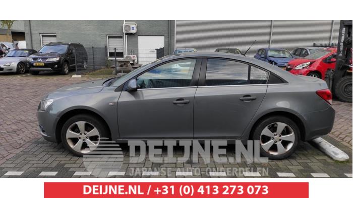 Chevrolet Cruze Portierruit 4Deurs links-achter O528034