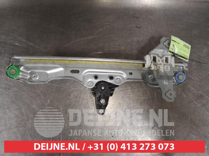 Ruitmechaniek 4Deurs rechts-achter van een Nissan Qashqai (J11) 1.5 dCi DPF 2015
