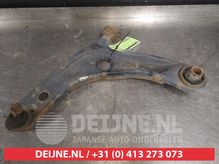 Toyota Verso-S Draagarm onder links-voor O528367