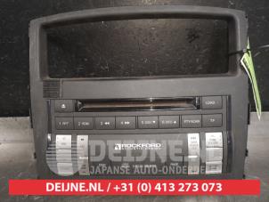 Gebruikte Radiobedienings paneel Mitsubishi Pajero Hardtop (V6/7) 3.2 DI-D 16V Autom. Prijs op aanvraag aangeboden door V.Deijne Jap.Auto-onderdelen BV