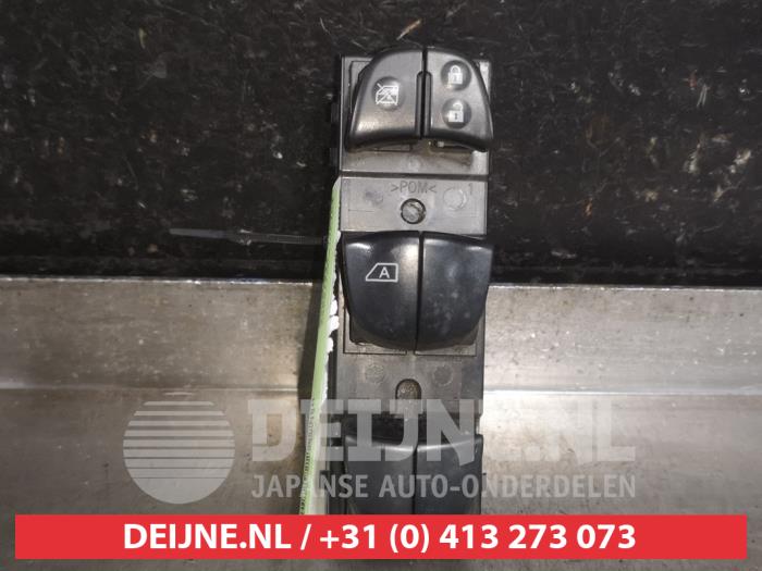 Nissan Juke Multi-functional window switch O530114