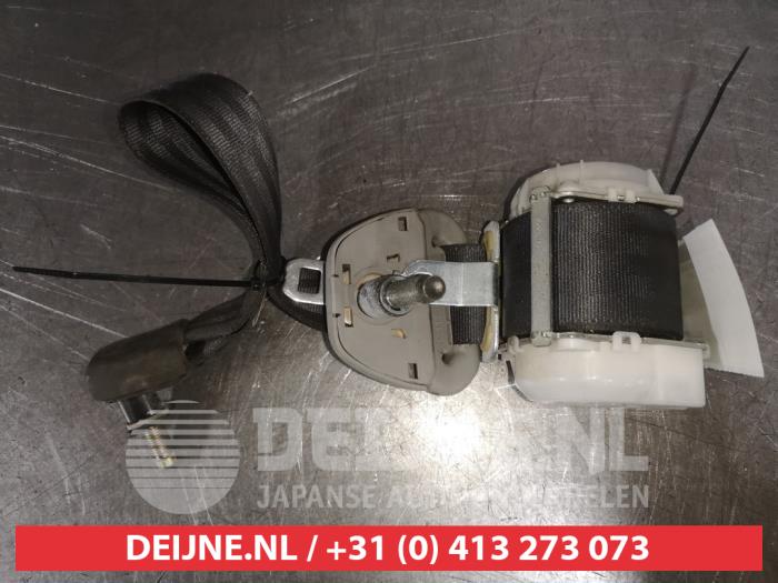 Nissan Pathfinder Rear seatbelt, left O530365