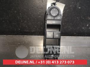 Gebruikte Schakelblok ruiten Mazda 3 Sport (BP) 2.0 SkyActiv-G 122 Mild Hybrid 16V Prijs € 75,00 Margeregeling aangeboden door V.Deijne Jap.Auto-onderdelen BV