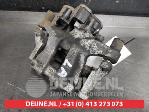 Gebruikte Remklauw (Tang) links-achter Mazda 3 Sport (BP) 2.0 SkyActiv-G 122 Mild Hybrid 16V Prijs € 125,00 Margeregeling aangeboden door V.Deijne Jap.Auto-onderdelen BV