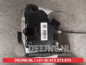Hyundai I20 Front door lock mechanism 4-door, right O531855 photo 2