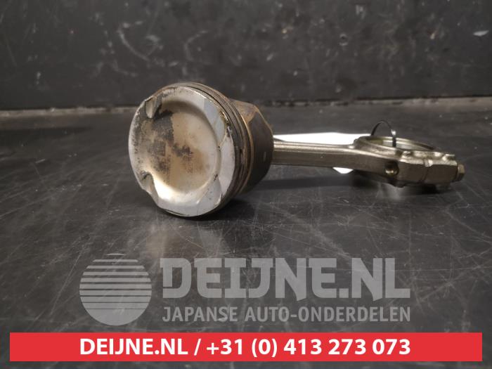 Gebruikte Zuiger Nissan Qashqai (J11) 1.3 DIG-T 140 16V Prijs € 50,00 Margeregeling aangeboden door V.Deijne Jap.Auto-onderdelen BV