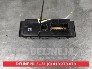 Nissan Micra Multi-functional window switch O533689 photo 2