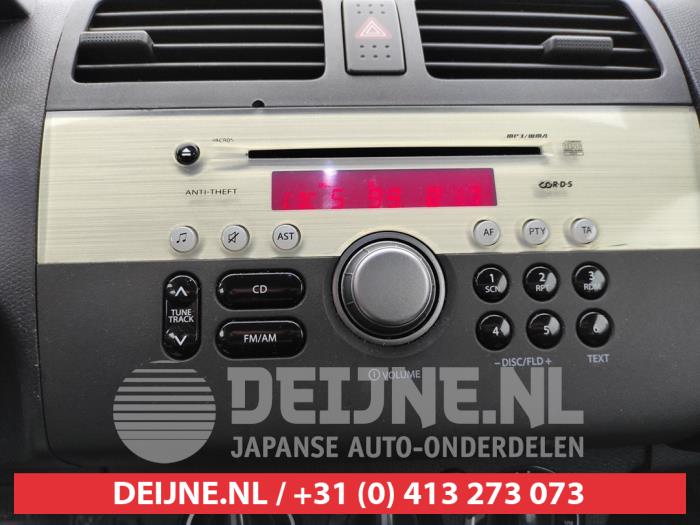 Radio van een Suzuki Swift (ZA/ZC/ZD1/2/3/9) 1.3 VVT 16V 2009