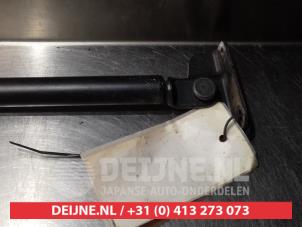 Subaru Impreza Rear gas strut, right O294884 photo 3
