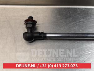 Subaru Impreza Rear gas strut, right O294884 photo 2
