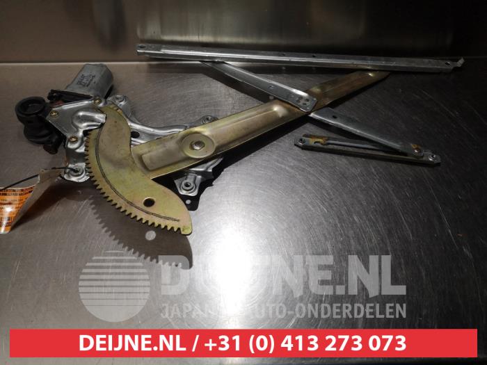 Daihatsu Young RV Ruitmechaniek 4Deurs links-voor O275936