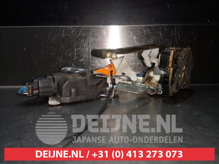 Daihatsu Young RV Deurslot Mechaniek 4Deurs links-voor O279758