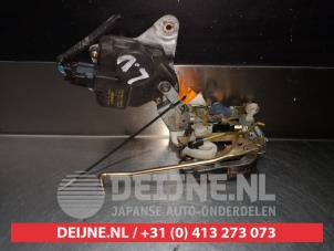 Daihatsu Young RV Deurslot Mechaniek 4Deurs links-voor O279758 foto 3