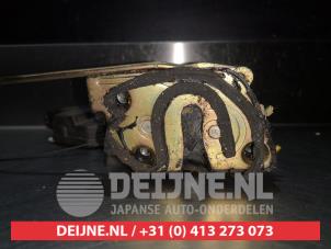 Daihatsu Young RV Deurslot Mechaniek 4Deurs links-voor O279758 foto 2