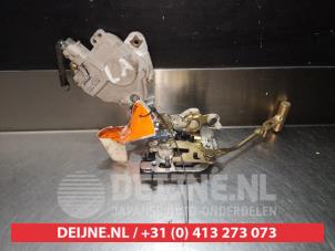 Daihatsu Young RV Deurslot Mechaniek 4Deurs links-achter O280424 foto 3