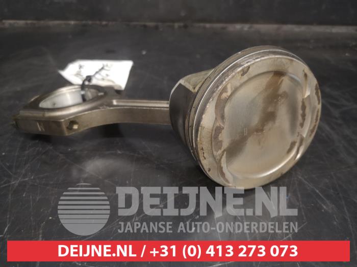Gebruikte Zuiger Kia Sorento II (XM) 2.4 16V 4x2 Prijs € 50,00 Margeregeling aangeboden door V.Deijne Jap.Auto-onderdelen BV