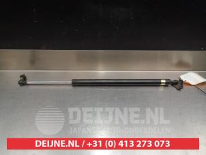 Mitsubishi Grandis Gasdemper links-achter O294153 foto 2