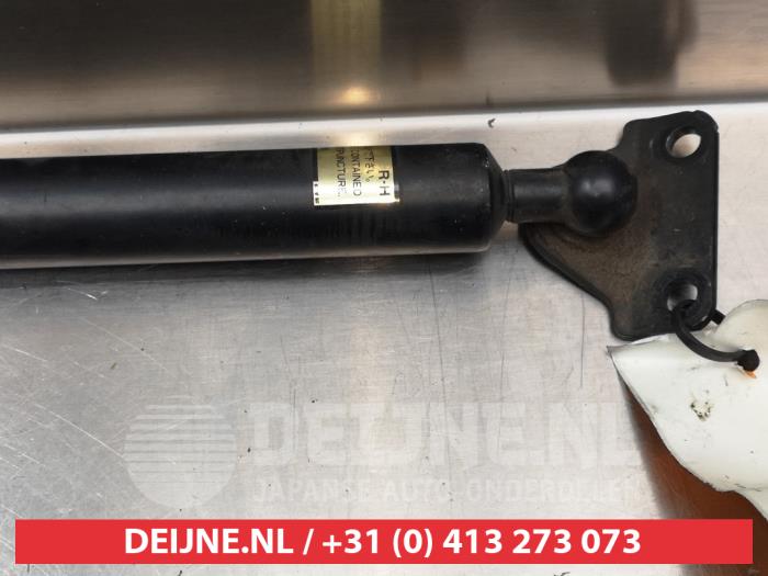 Mitsubishi Grandis Gasdemper rechts-achter O295188