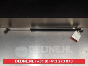 Mitsubishi Grandis Gasdemper rechts-achter O295188 foto 2