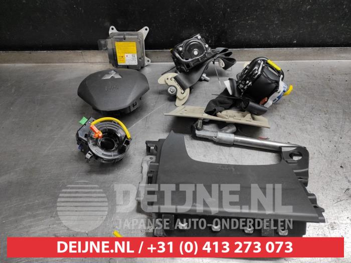 Mitsubishi Outlander Airbag set O536544