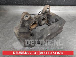 Gebruikte Remklauw (Tang) links-voor Toyota Land Cruiser (J12) 3.0 D-4D 16V Prijs € 50,00 Margeregeling aangeboden door V.Deijne Jap.Auto-onderdelen BV