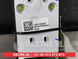 Hyundai I30 Multi-functional window switch O537065 photo 3
