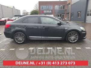 Gebruikte Driehoeks Ruit rechts-achter Suzuki Kizashi (FRE/FRF) 2.4 16V Prijs € 35,00 Margeregeling aangeboden door V.Deijne Jap.Auto-onderdelen BV
