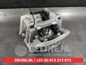 Gebruikte Remklauw (Tang) links-achter Hyundai Kona (OS) 1.6 GDi HEV 16V Prijs € 150,00 Margeregeling aangeboden door V.Deijne Jap.Auto-onderdelen BV