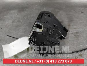 Kia Stonic Door lock mechanism 4-door, front left O537910 photo 2