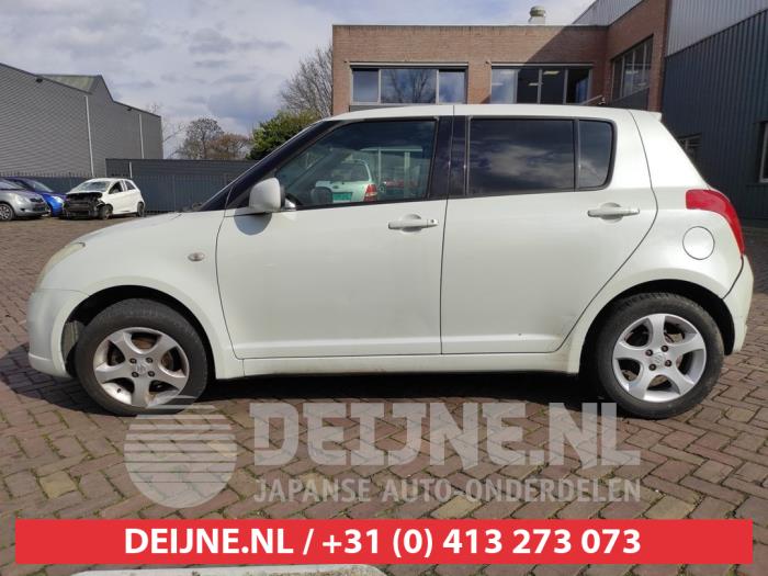Suzuki Swift Türscheibe 4-türig links hinten O538088