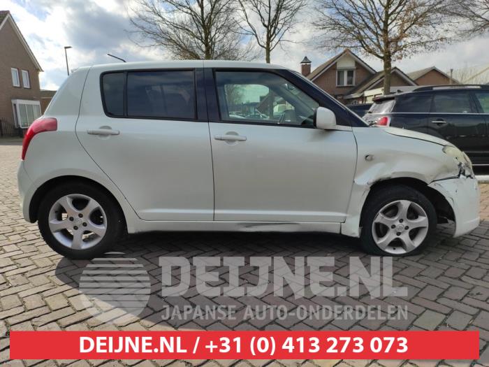 Suzuki Swift Türscheibe 4-türig rechts vorne O538103