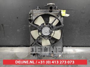 Gebruikte Radiateur Daihatsu Sirion 2 (M3) 1.0 12V DVVT Prijs € 50,00 Margeregeling aangeboden door V.Deijne Jap.Auto-onderdelen BV