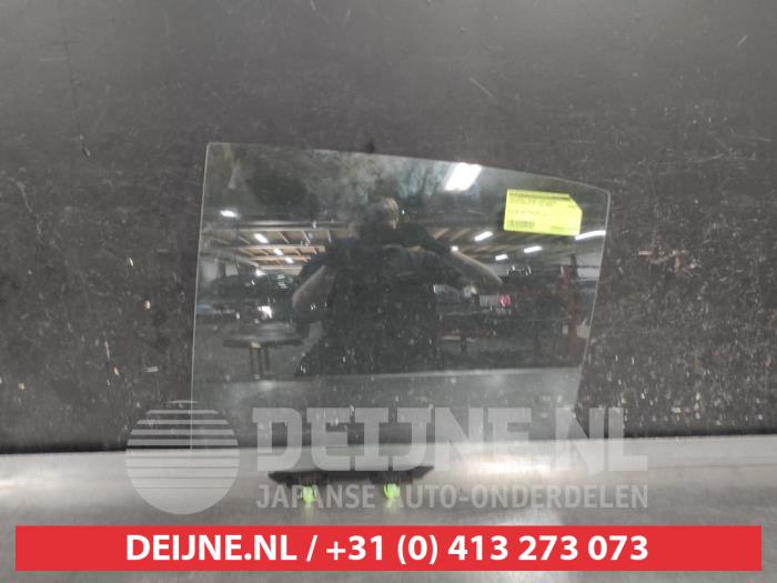 Toyota Corolla Türscheibe 4-türig links hinten O538359