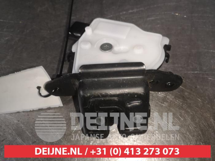 Toyota Corolla Tailgate lock mechanism O538368