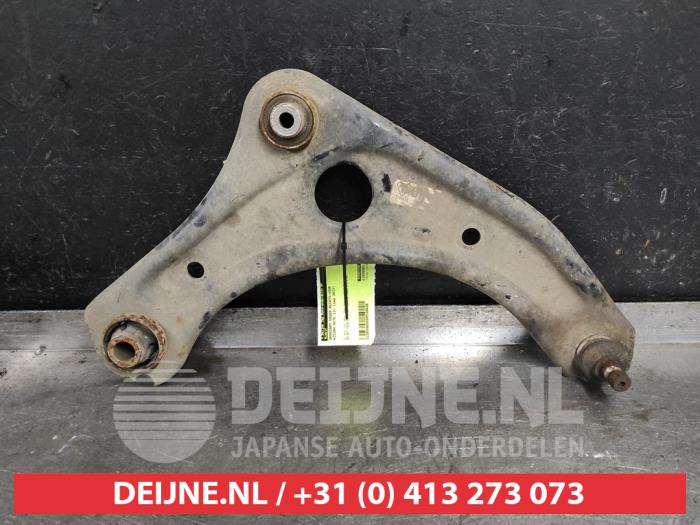 Nissan Note Querlenker unten rechts vorne O538628
