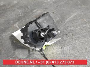 Nissan Micra Headlight motor O539102 photo 2