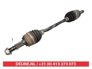 Gebruikte Aandrijfas links-voor Mazda 2 (DJ/DL) 1.5 SkyActiv-G 75 Prijs € 75,00 Margeregeling aangeboden door V.Deijne Jap.Auto-onderdelen BV