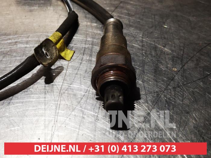 Lambda Sonde van een Hyundai Trajet 2.7 V6 24V 2000