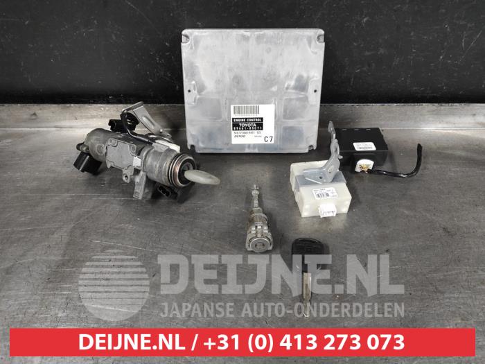 Toyota Avensis Kontaktslot+Sleutel O539889