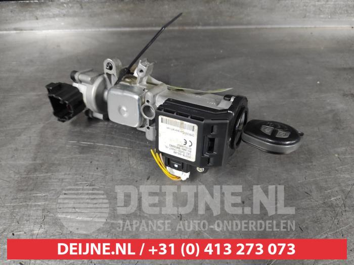 Suzuki Swift Kontaktslot+Sleutel O539893