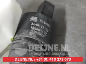 Suzuki Swift Windscreen washer pump O539932 photo 2