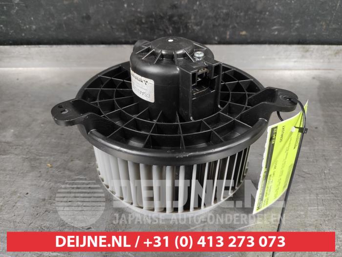 Suzuki Kizashi Heating and ventilation fan motor O540006